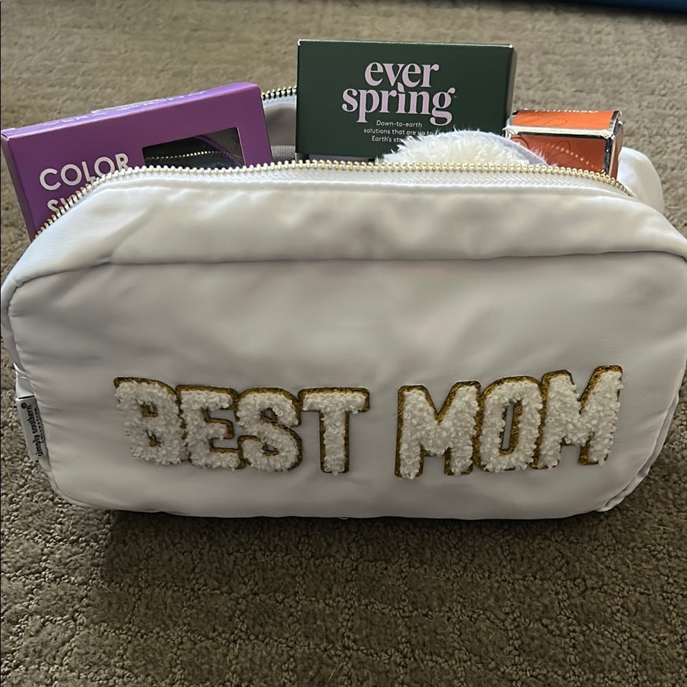 🎁 Simply Southern White and Gold 'Best Mom' Bath & Body Set